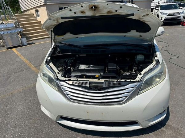 2016 TOYOTA SIENNA