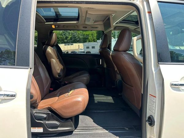 2016 TOYOTA SIENNA