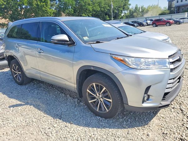 2017 TOYOTA HIGHLANDER SE/XLE