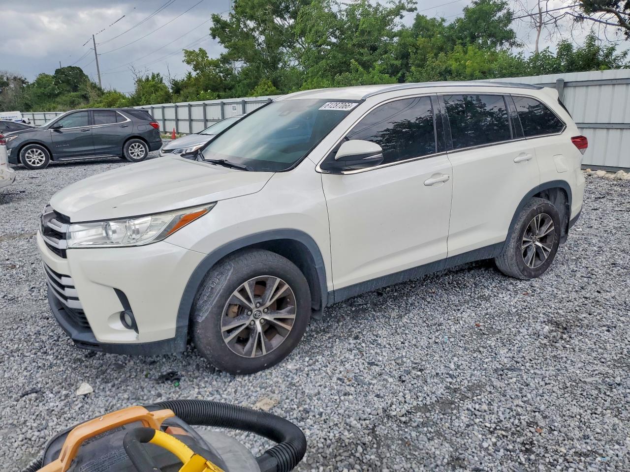 2019 TOYOTA HIGHLANDER LE/LE Plus