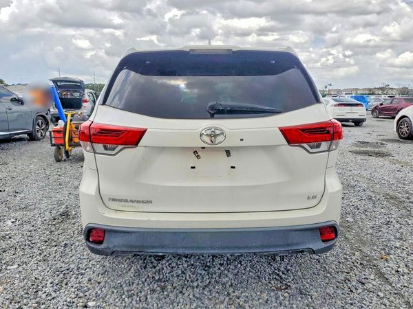 2019 TOYOTA HIGHLANDER LE/LE Plus