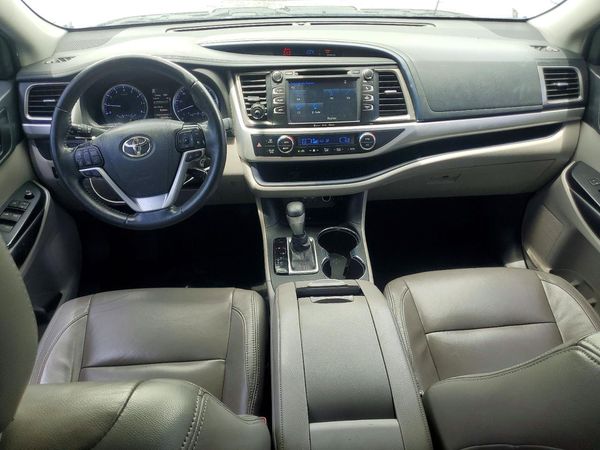 2019 TOYOTA HIGHLANDER LE/LE Plus