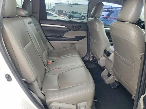 2019 TOYOTA HIGHLANDER LE/LE Plus