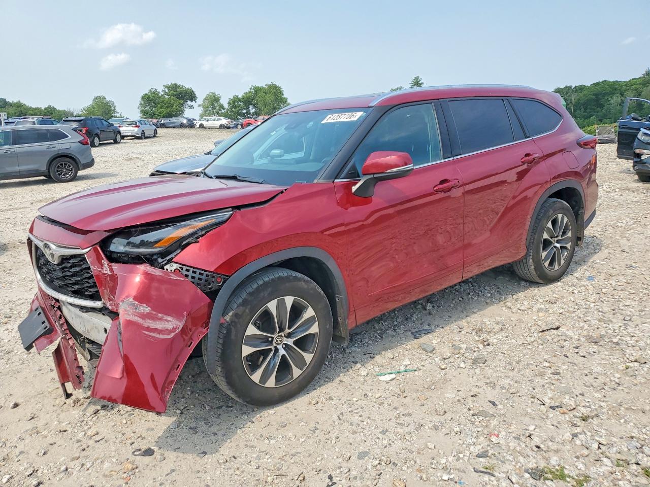 2021 TOYOTA HIGHLANDER XLE Nav — Front 3/4