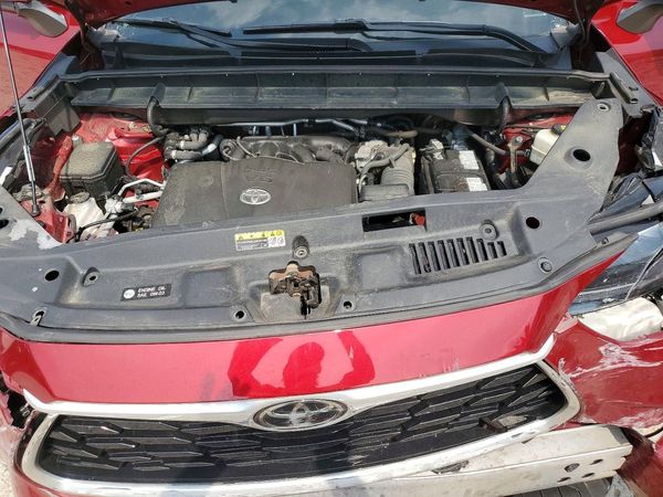 2021 TOYOTA HIGHLANDER XLE Nav — Engine bay