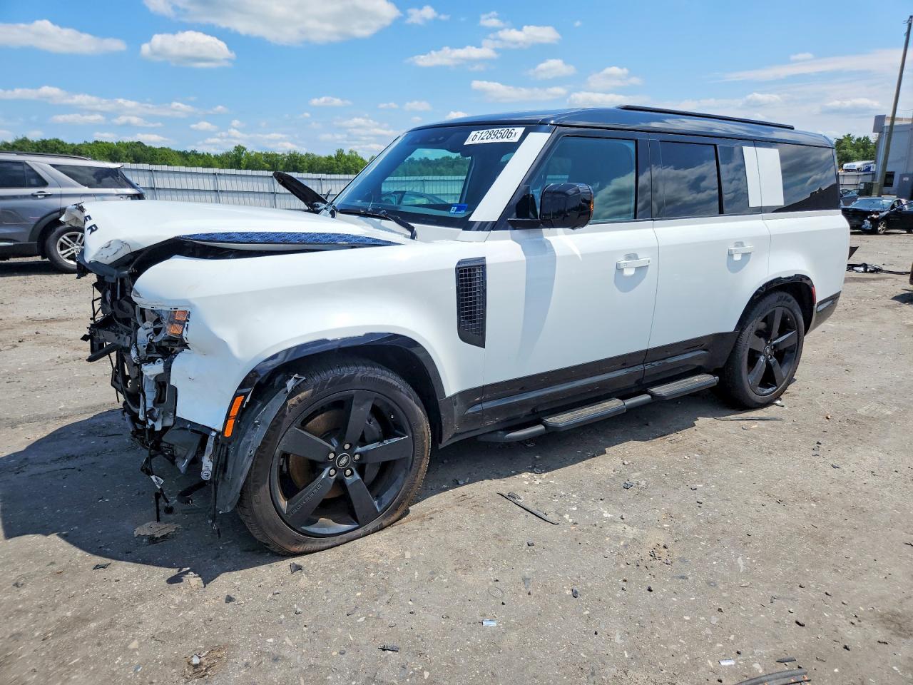 2025 LAND ROVER DEFENDER 130 X-Dynamic SE