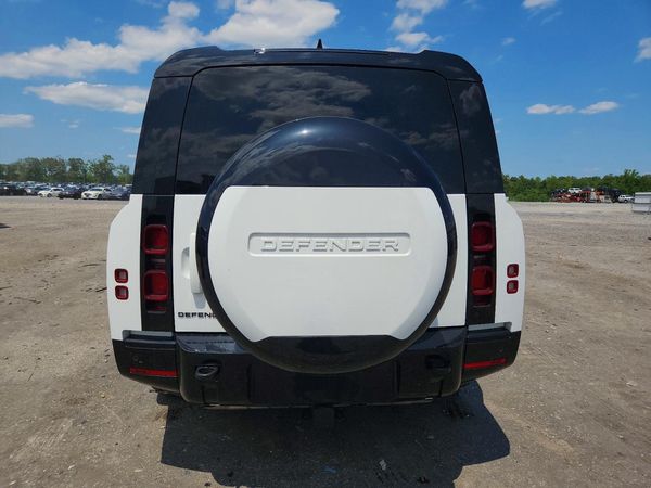 2025 LAND ROVER DEFENDER 130 X-Dynamic SE