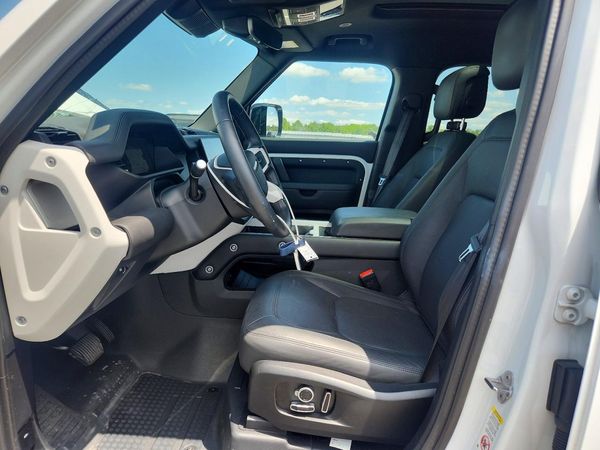 2025 LAND ROVER DEFENDER 130 X-Dynamic SE