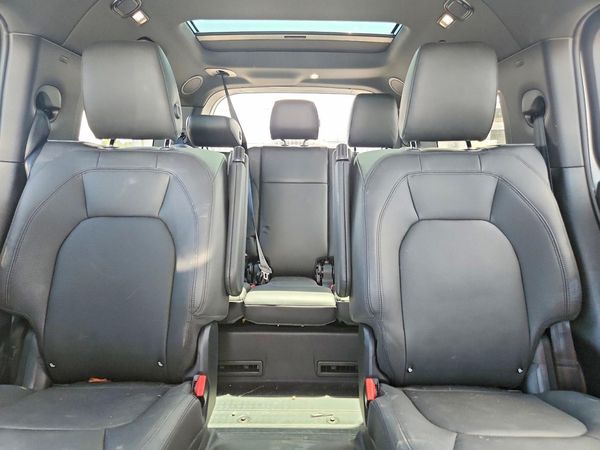 2025 LAND ROVER DEFENDER 130 X-Dynamic SE