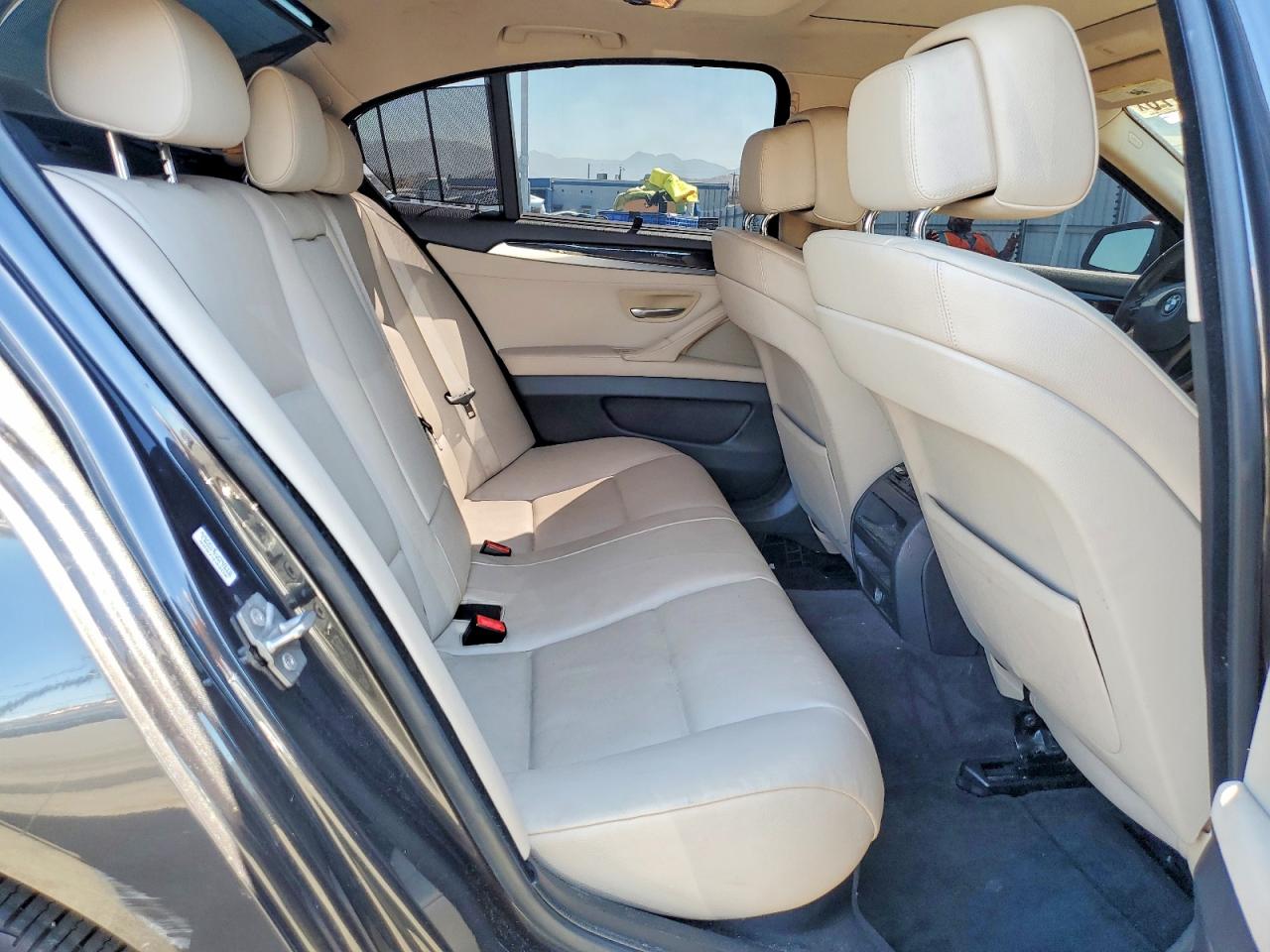 2011 BMW 528