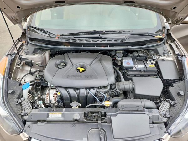 2012 HYUNDAI ELANTRA