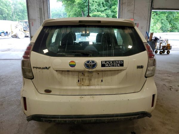 2016 TOYOTA PRIUS V