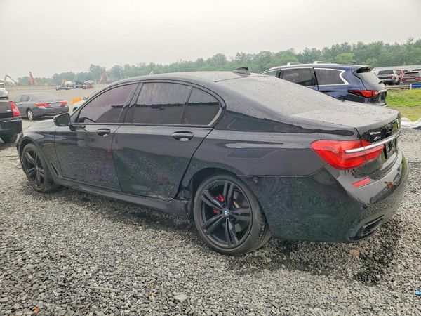 2016 BMW 750