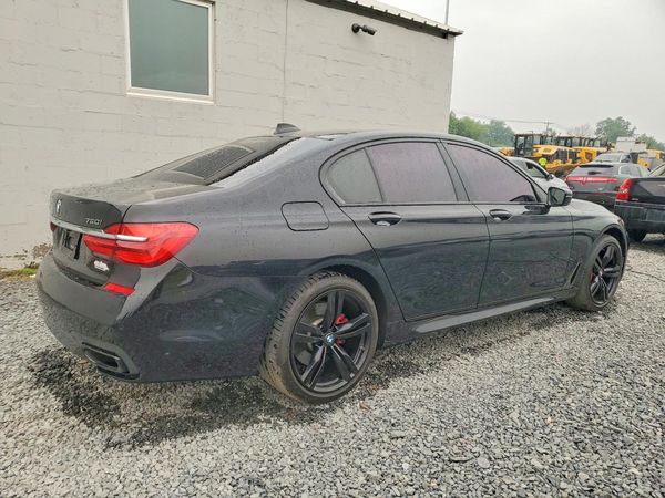2016 BMW 750