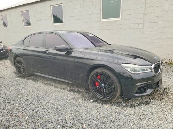 2016 BMW 750