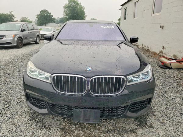 2016 BMW 750