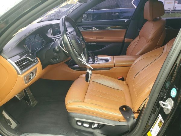 2016 BMW 750