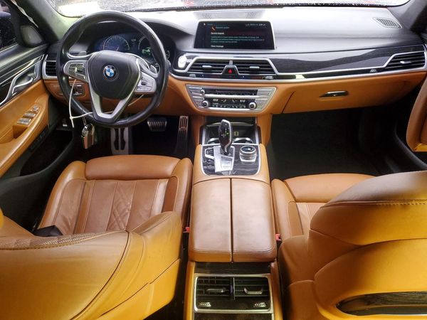 2016 BMW 750