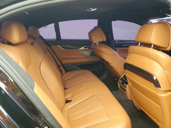 2016 BMW 750