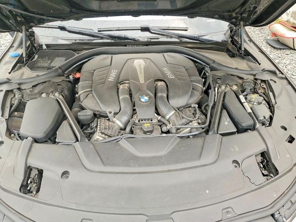 2016 BMW 750