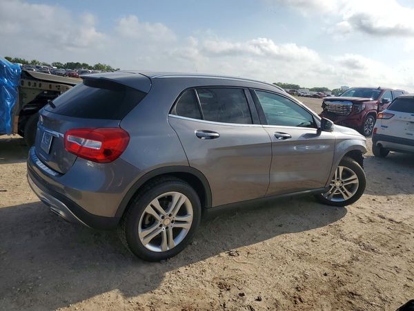 2016 MERCEDES-BENZ GLA GLA250