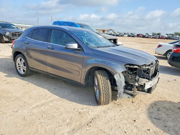 2016 MERCEDES-BENZ GLA GLA250