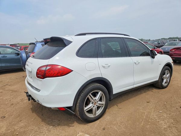 2014 PORSCHE CAYENNE