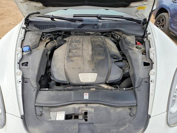 2014 PORSCHE CAYENNE