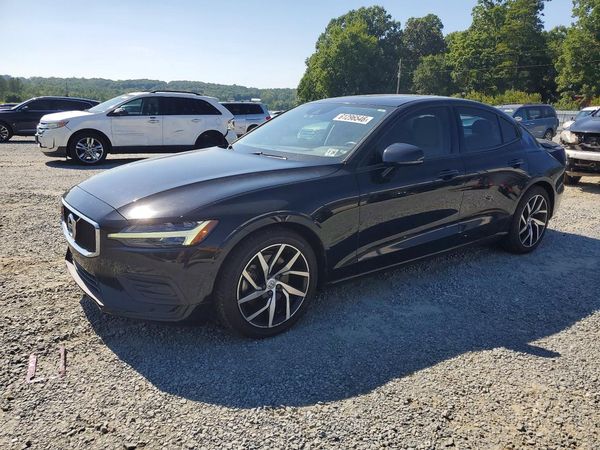 2020 VOLVO S60 Momentum