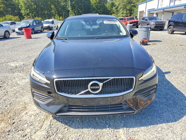 2020 VOLVO S60 Momentum