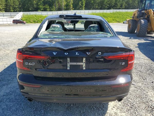 2020 VOLVO S60 Momentum
