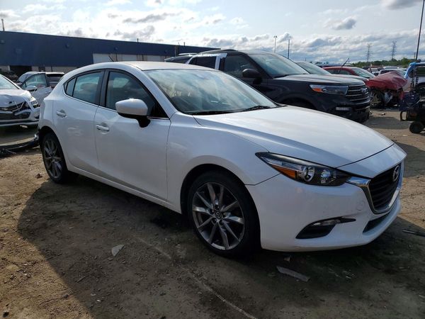 2018 MAZDA 3 Touring