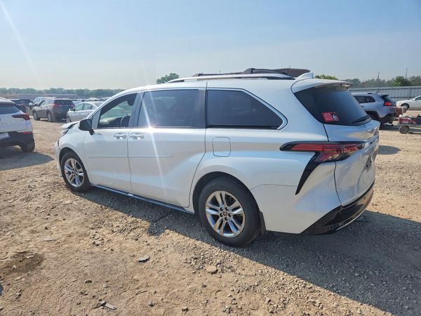 2022 TOYOTA SIENNA Limited