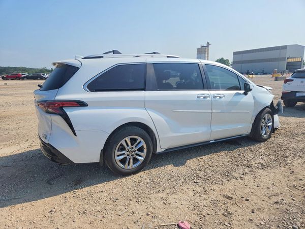 2022 TOYOTA SIENNA Limited