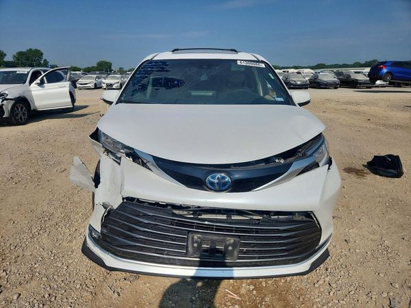 2022 TOYOTA SIENNA Limited