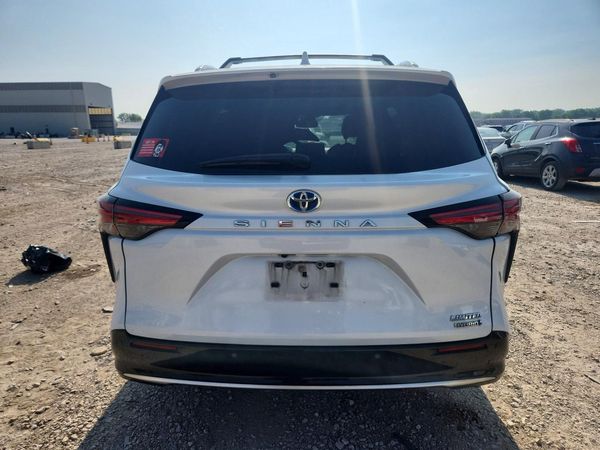 2022 TOYOTA SIENNA Limited