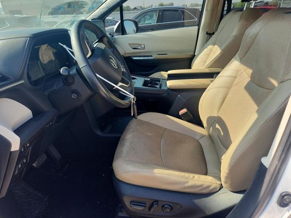 2022 TOYOTA SIENNA Limited