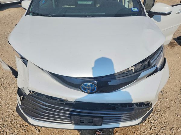2022 TOYOTA SIENNA Limited