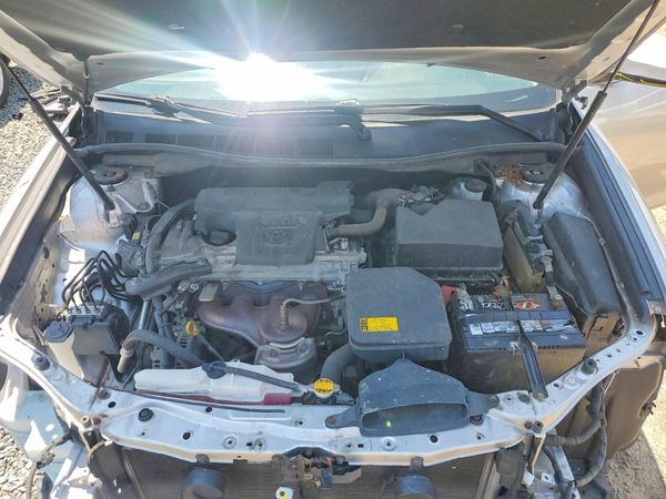 2012 TOYOTA CAMRY — Engine bay
