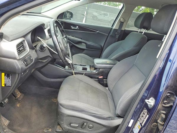 2016 KIA SORENTO L / LX