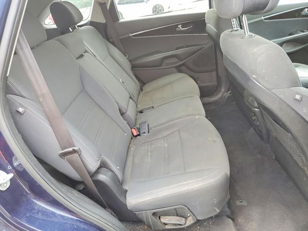 2016 KIA SORENTO L / LX