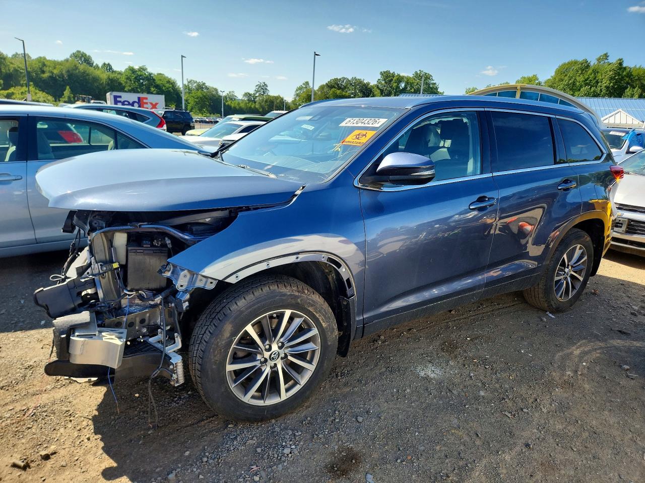 2019 TOYOTA HIGHLANDER SE/XLE — Front 3/4