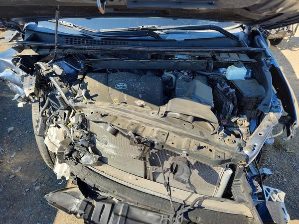 2019 TOYOTA HIGHLANDER SE/XLE — Engine bay