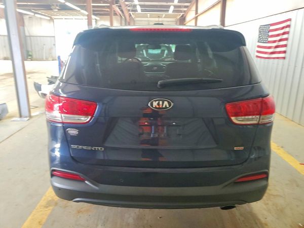 2016 KIA SORENTO L / LX