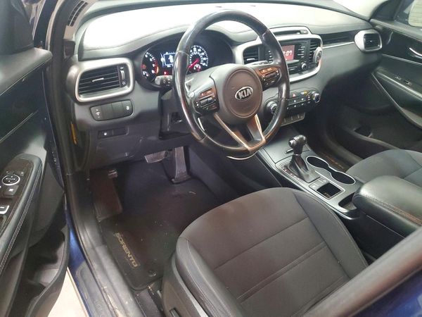 2016 KIA SORENTO L / LX