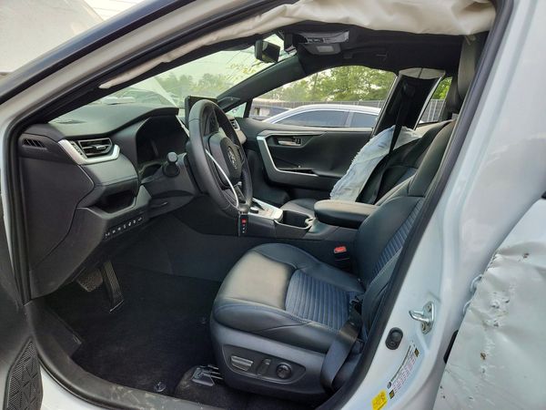 2025 TOYOTA RAV4 XSE