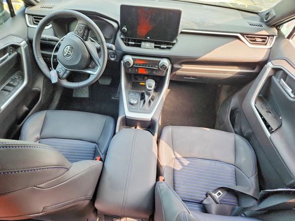 2025 TOYOTA RAV4 XSE