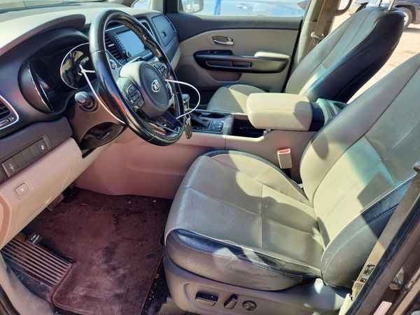 2017 KIA SEDONA LX