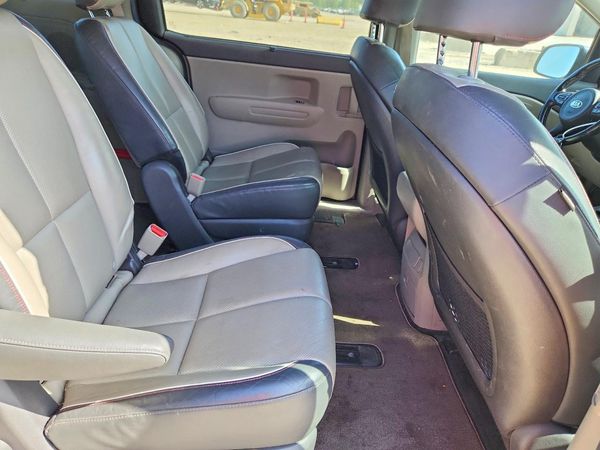 2017 KIA SEDONA LX