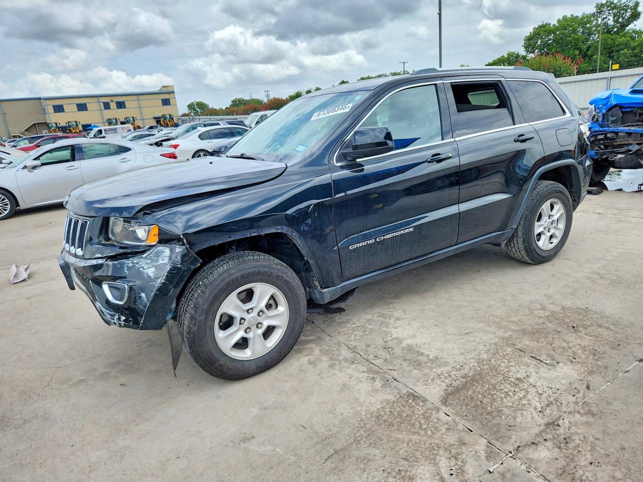 2014 JEEP CHEROKEE Laredo — Front 3/4